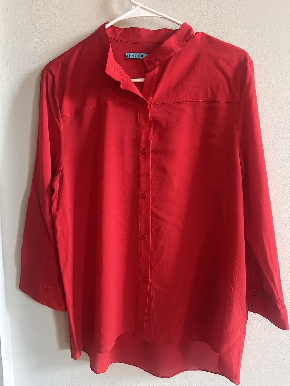 Alice + Olivia Red Silk Button Front Long Roll Tab Sleeve Blouse Size Medium Top